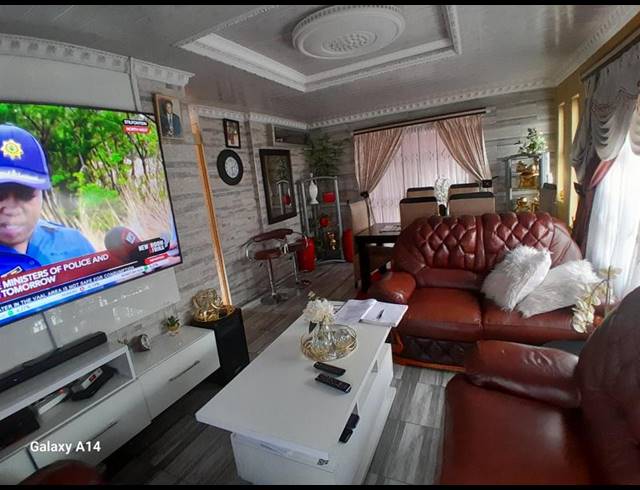 3 BEDROOM HOUSE FOR SALE IN PIMVILLE ZONE 4